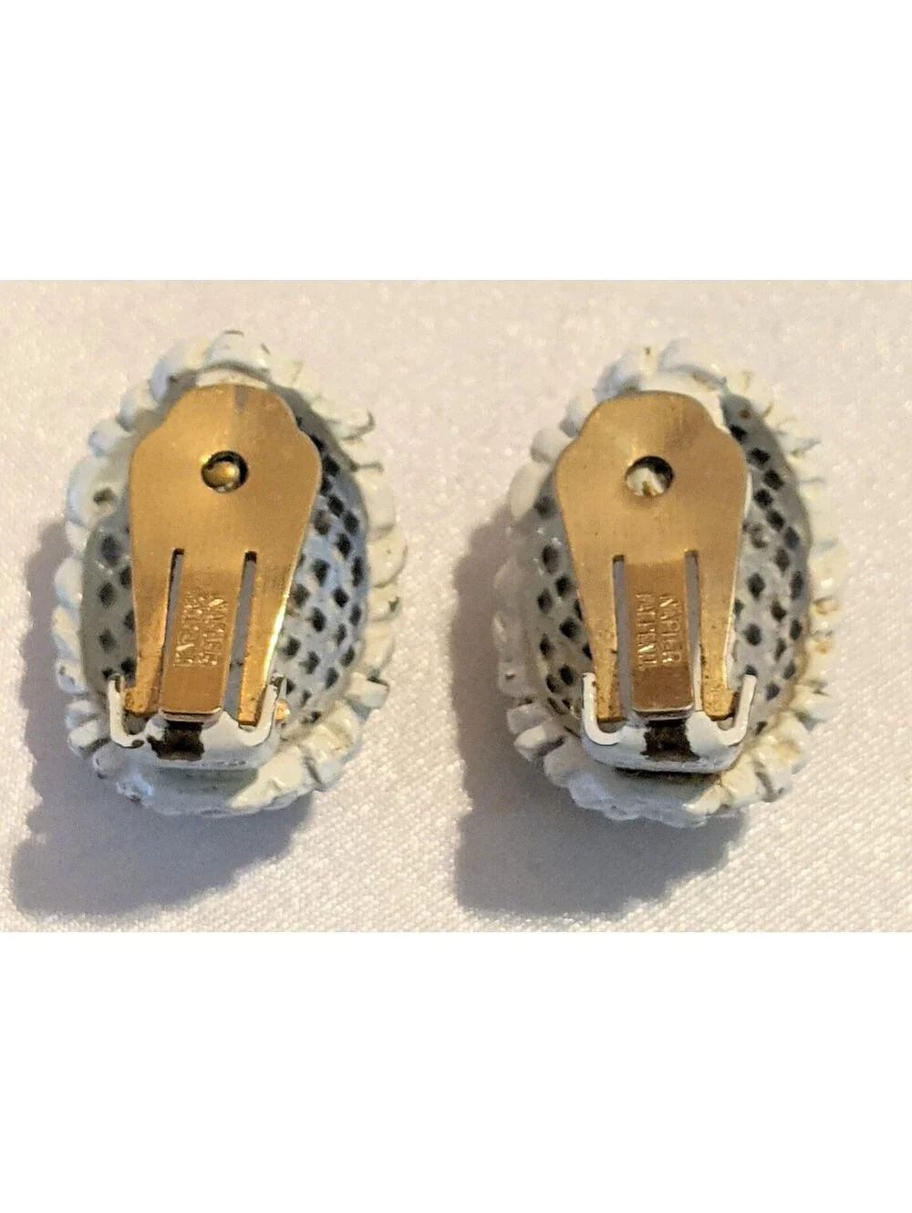 RARE Vintage Napier White Enamel Over Gold Tone Metal Basket Weave Clip Earrings - Picture 5 of 7